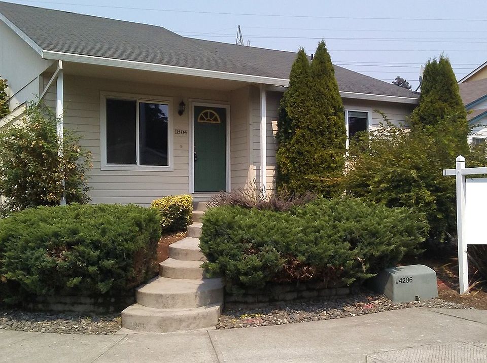 1st image of 1804 NE Edge Park Dr