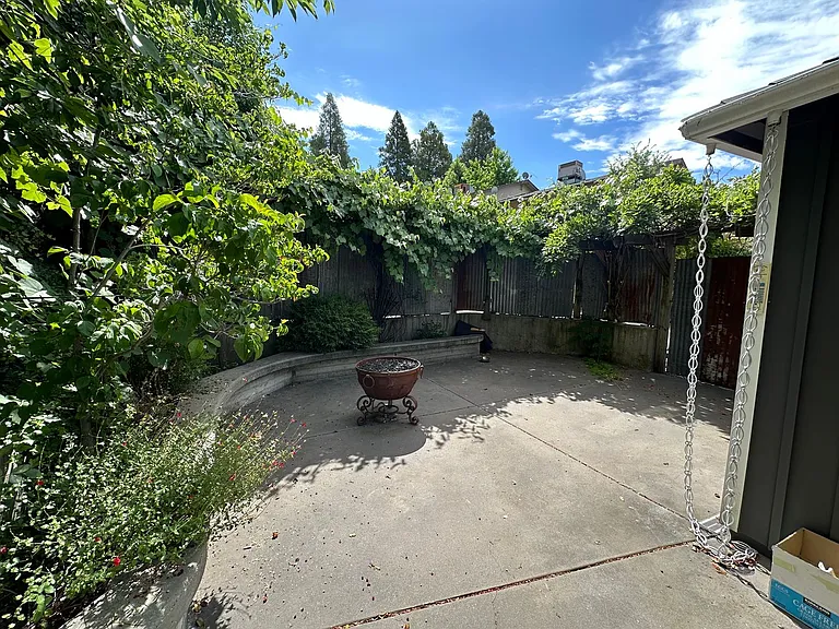 665 S Auburn St — Photo 19
