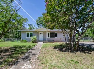 129 Lakewood Dr, Azle, TX 76020