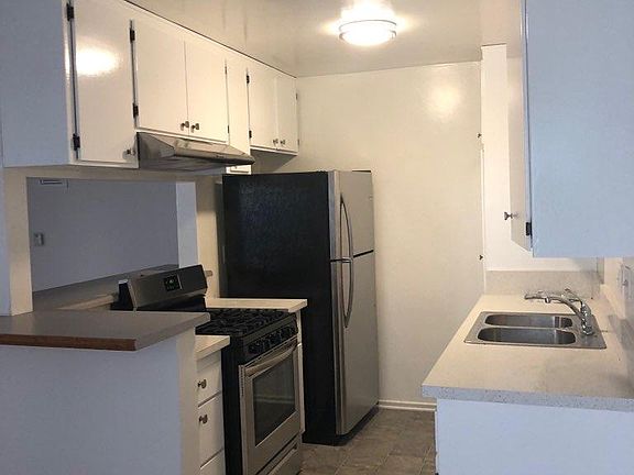 3rd image of 1435 S Bundy Dr #3