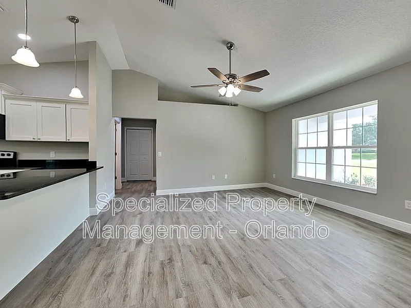4 bed, 2.0 bath, 1636 sqft, $1,799 — Photo 2