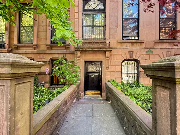28 Eighth Avenue image 1 of 24