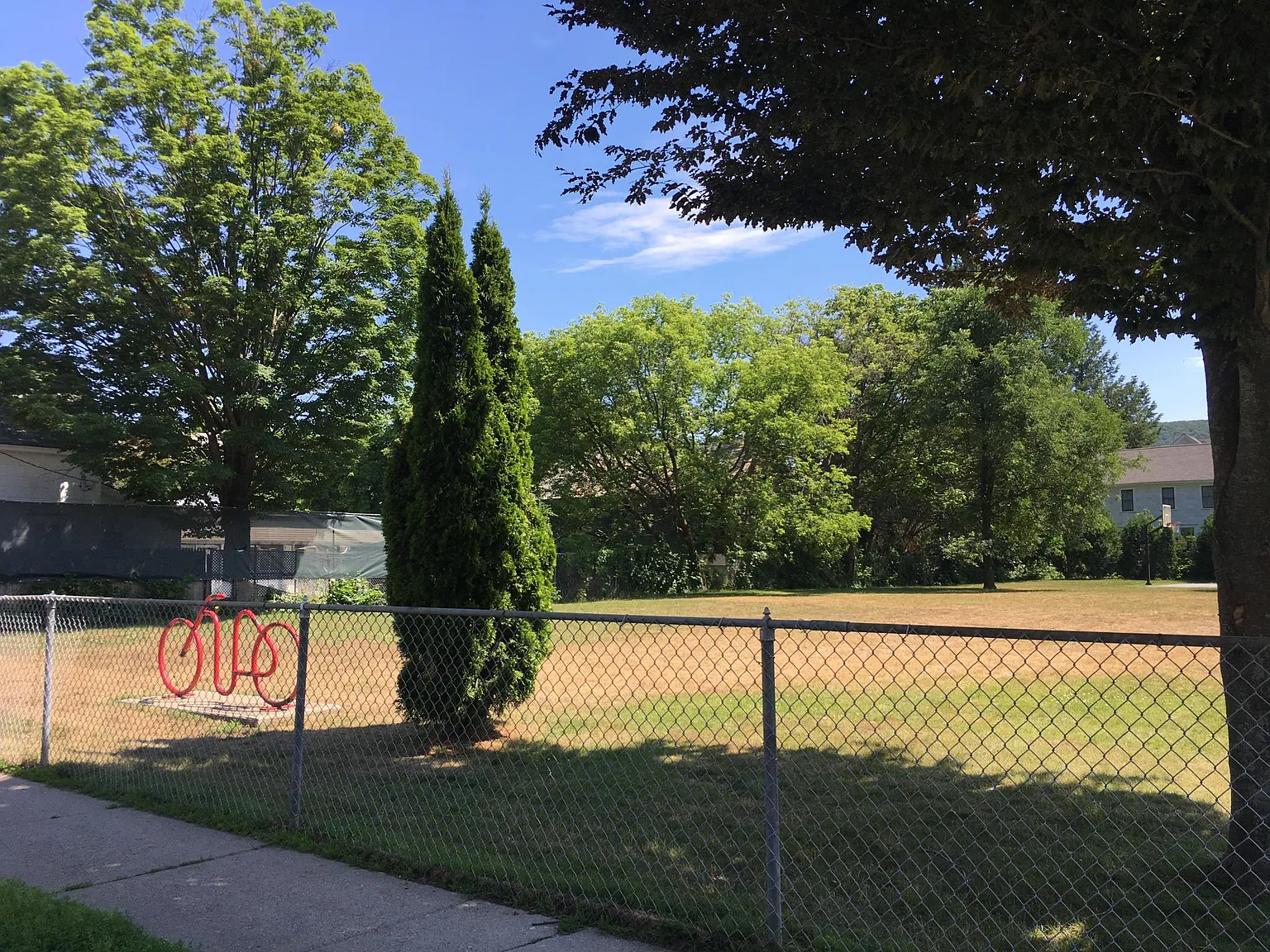 3 bed, 1400 sqft, $2,100 — Photo 3