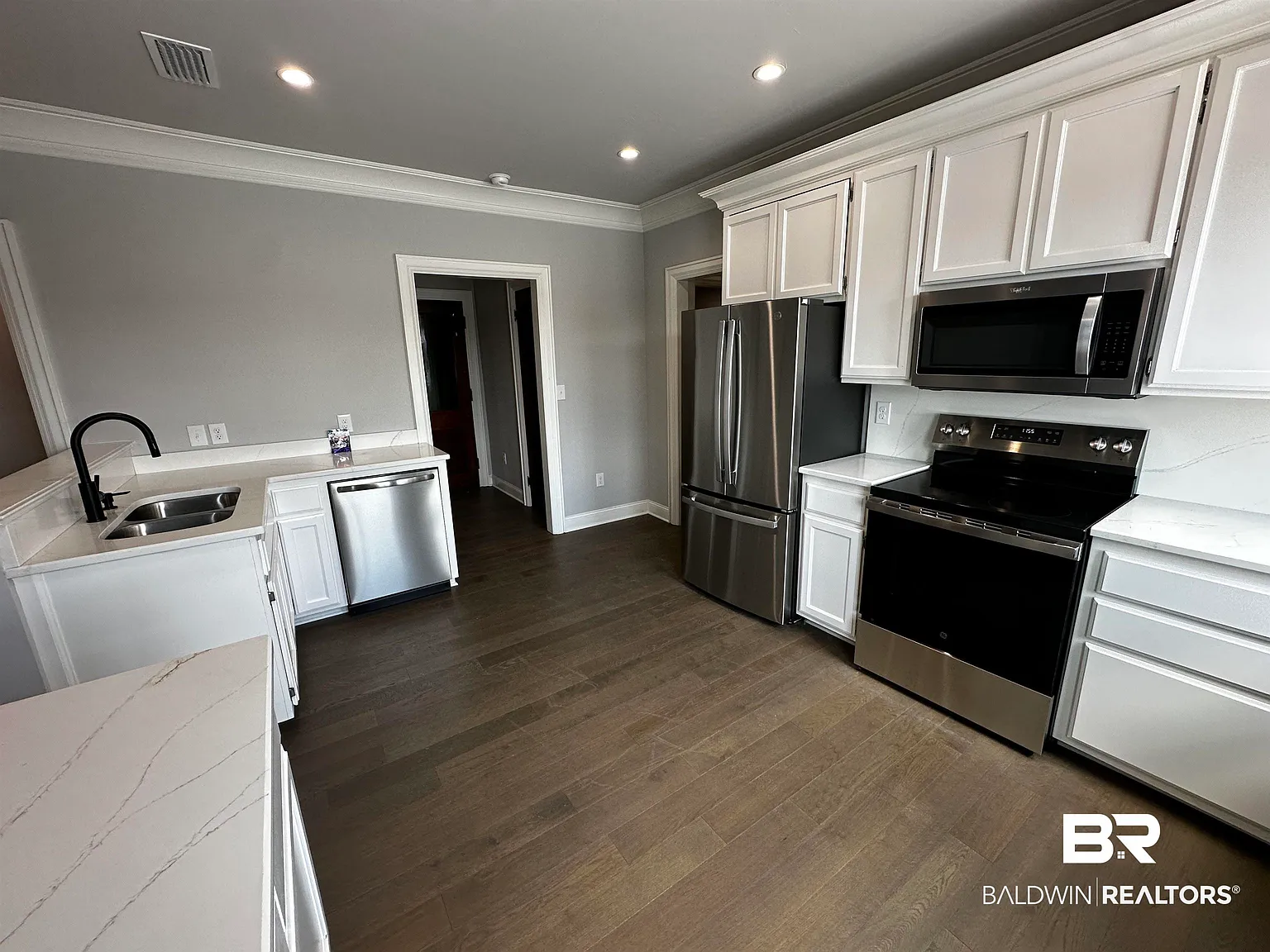 2 bed, 1.0 bath, 1200 sqft, $1,650 — Photo 2