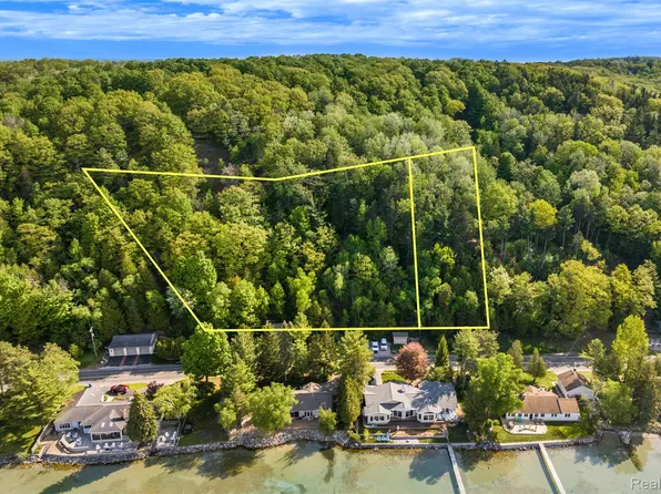 Private Spring Valley Dr, Beulah, MI 49617