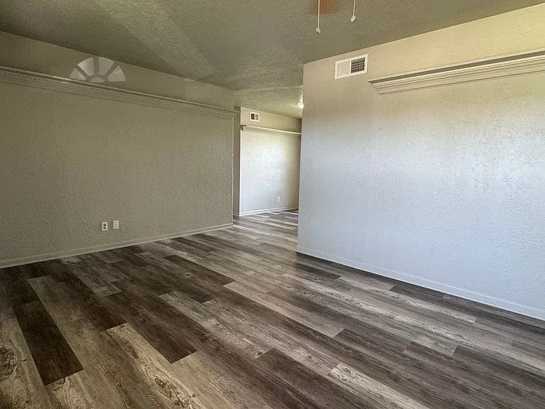 3818 NW Lake Ave — Photo 2
