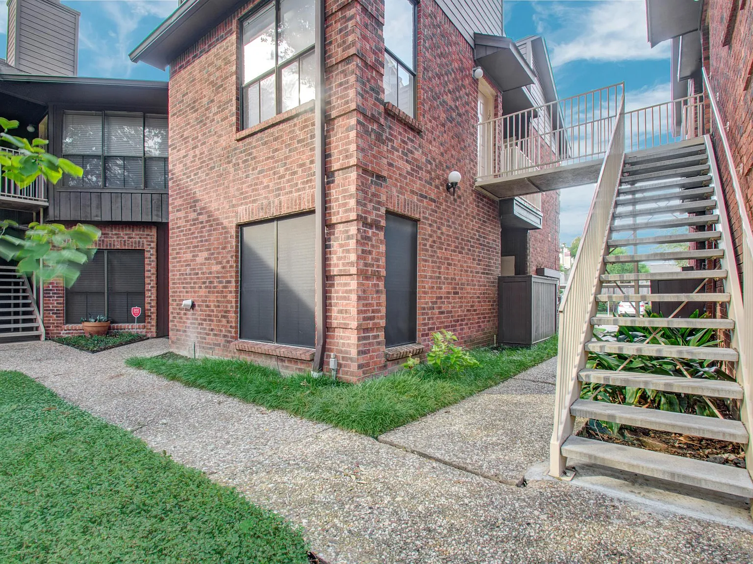 3100 Walnut Bend Ln — Photo 3