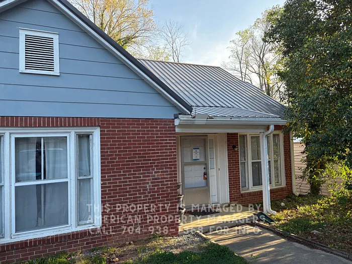 2 bed, 1.0 bath, $1,050 — Photo 1