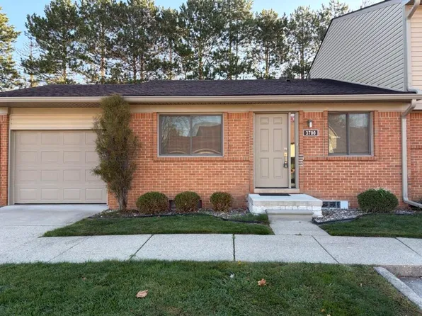 3700 Old Creek Rd, Troy, MI 48084