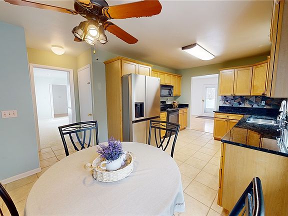 4th image of 23505 Fairmount Blvd