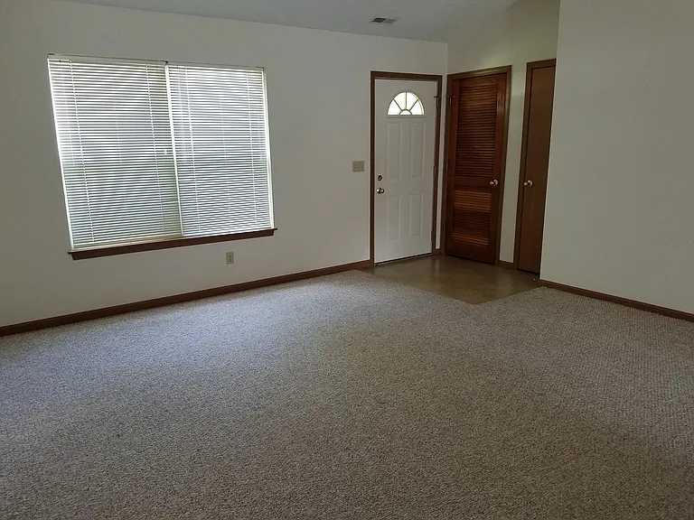 110 Phillips Ct — Photo 7