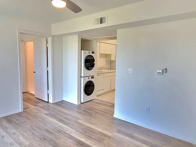 3205 N Main St — Photo 10