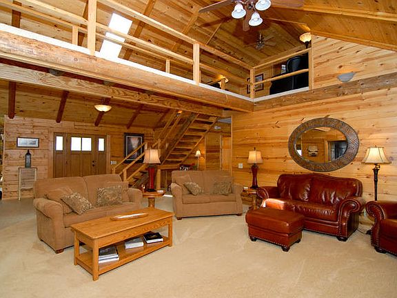 Living room (view2)