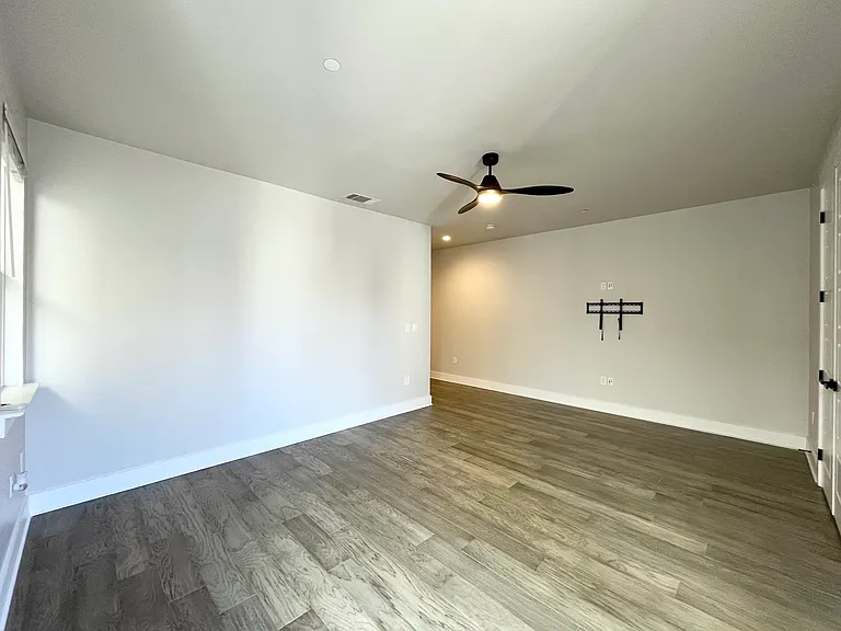 251 S Mill St #320 — Photo 21
