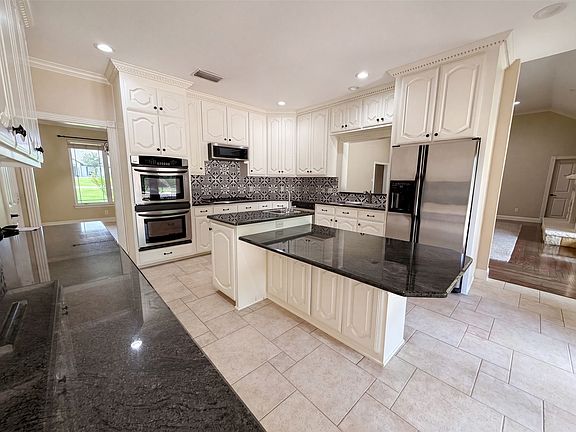 2nd image of 1908 Fairway Ln