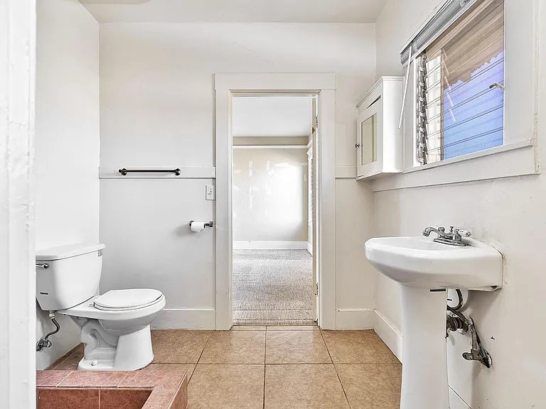 bathroom 1 Jack and Jill