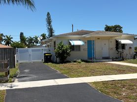 248 SW 12th St, Dania, FL
