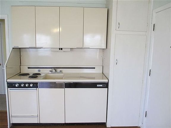 1705 Harvard #B, Kitchen