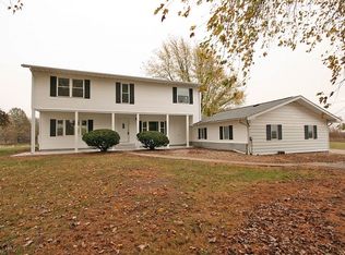 8980 Archery Club Rd, Blue Mound, IL 62513