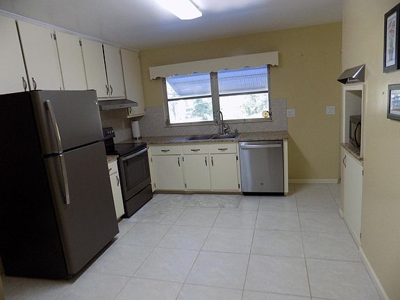 5th image of 1640 East Ave