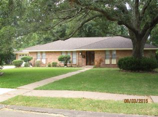 117 Redbud St, Lake Jackson, TX 77566