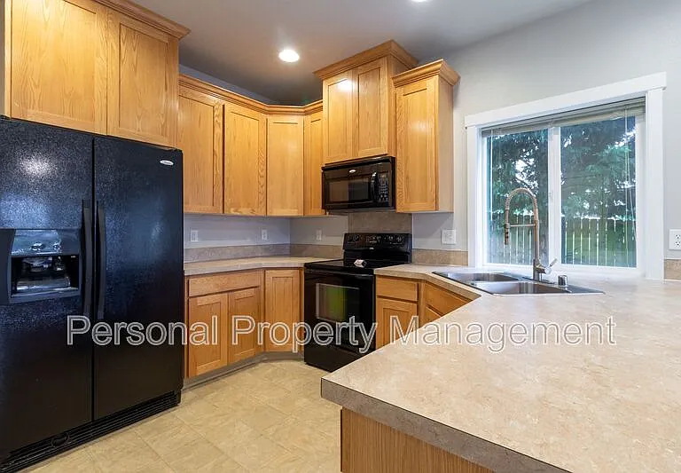 5010 NE 29th Ave — Photo 5