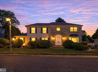 15 Roy Ln, Huntingdon Valley, PA