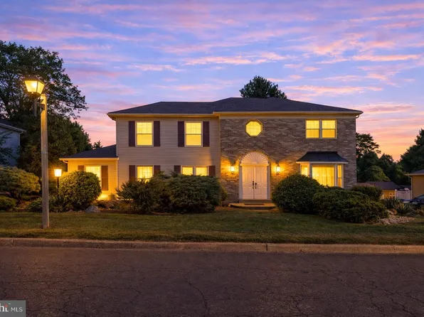 15 Roy Ln, Huntingdon Valley, PA 19006