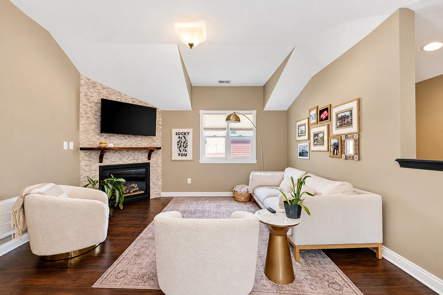1 bed, 861 sqft, $1,350 — Photo 1