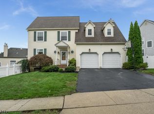 9 Byron Dr, Phillipsburg, NJ 08865