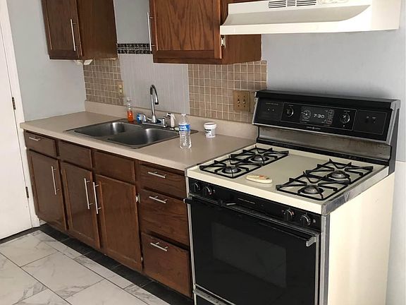 4th image of 1116 E 11th Pl