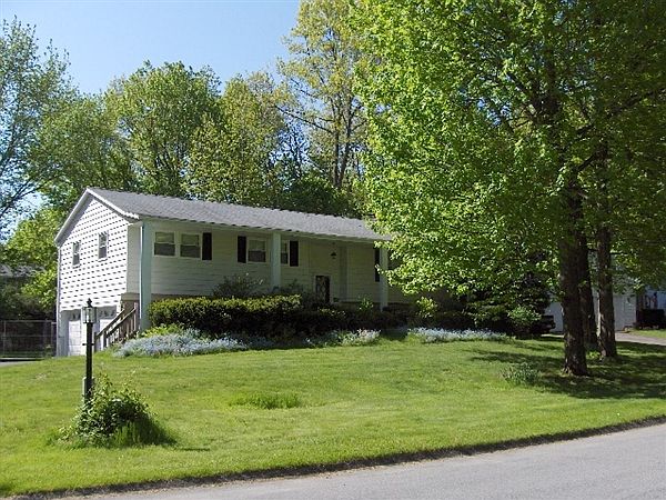 1st image of 17 Meadow Valley Dr