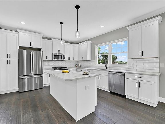 3rd image of 8679 Winands Rd