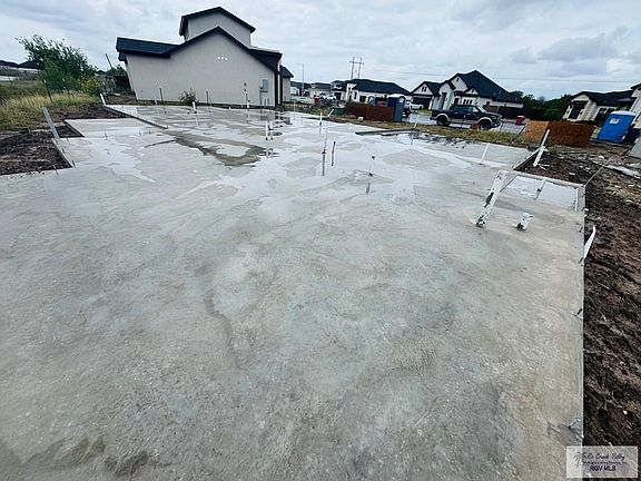 4th image of 4716 River Oak Cir