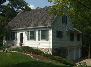 1402 E Fairview Ln, Rochester Hills, MI 48306