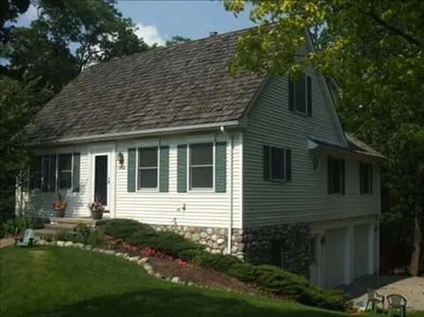 1402 E Fairview Ln, Rochester Hills, MI 48306