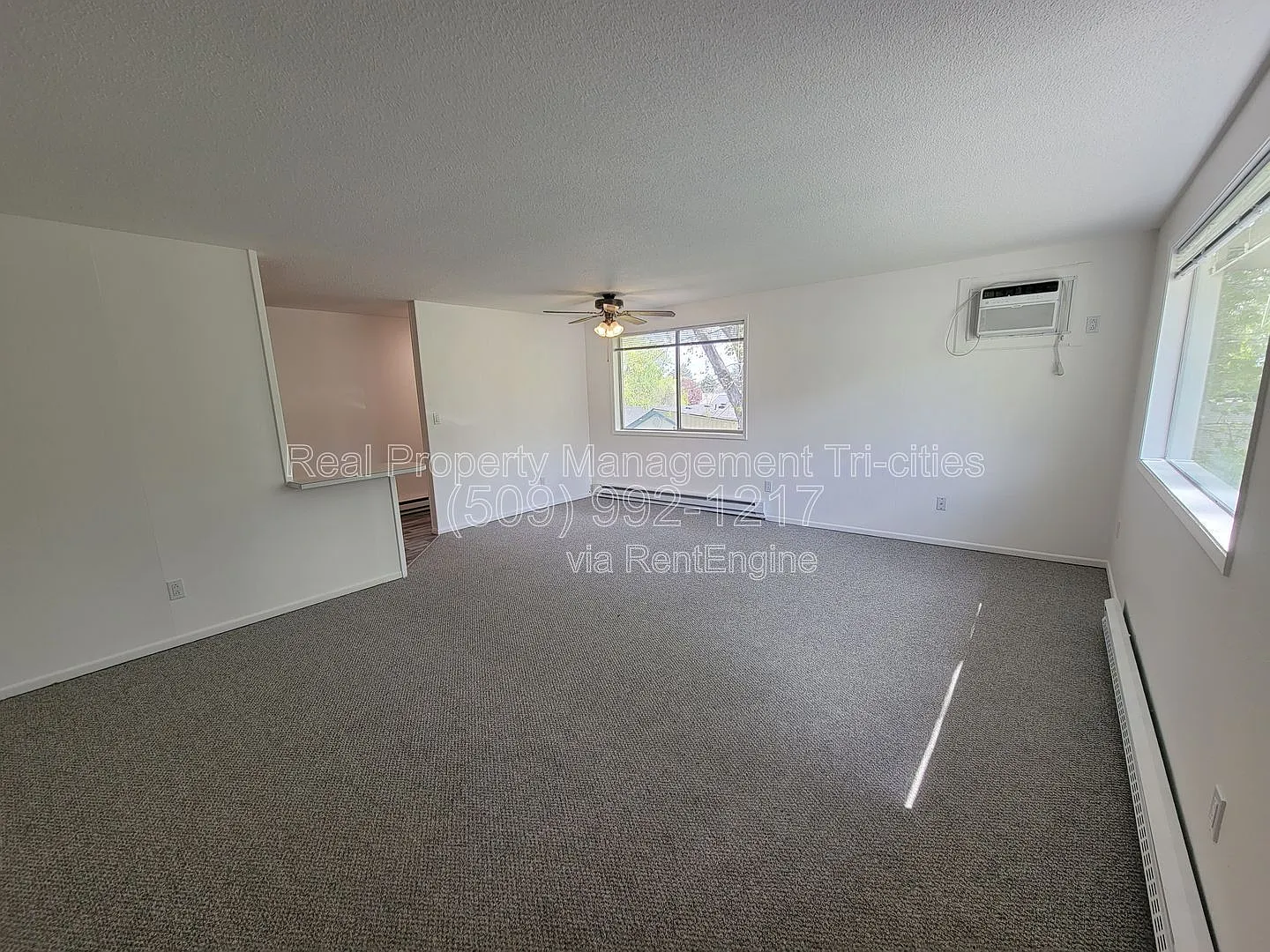 2 bed, 1.0 bath, 920 sqft, $1,050 — Photo 2