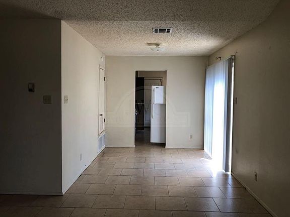 3rd image of 2405 Skylark Cir
