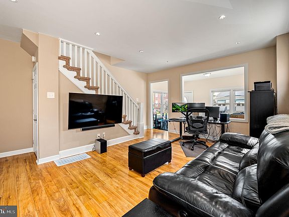 4th image of 130 Bartram Ave
