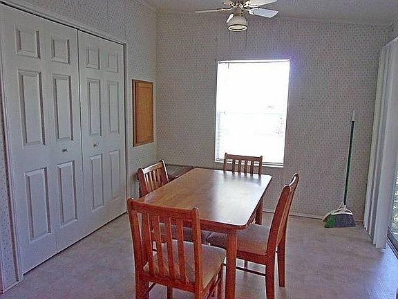 5th image of 1061 Robin Dr