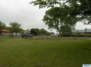 211 N 8th St, Jarrell, TX 76537