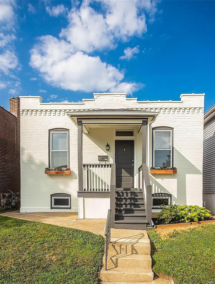2 bed, 904 sqft, $1,750 — Photo 1