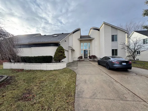 51565 Baker Rd, Chesterfield, MI 48047