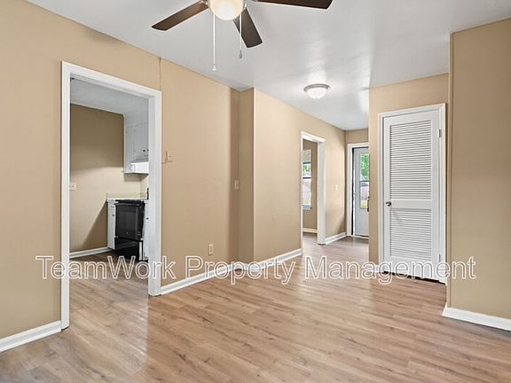 5th image of 260 Dorchester Manor Blvd