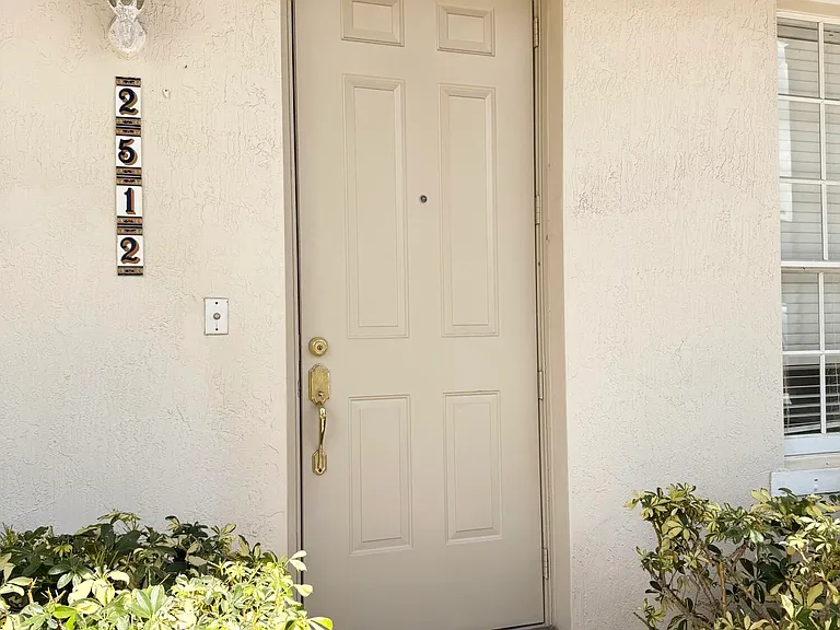 2512 NW 4th St — Photo 5