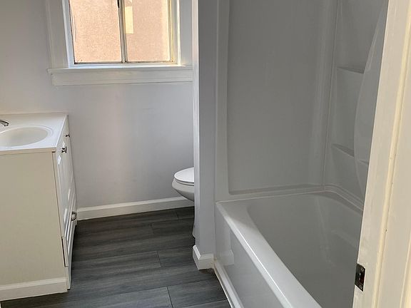 5th image of 415 E 61st St #1/2