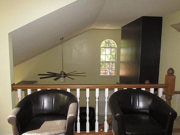 5th image of 8A Pinehurst Manor