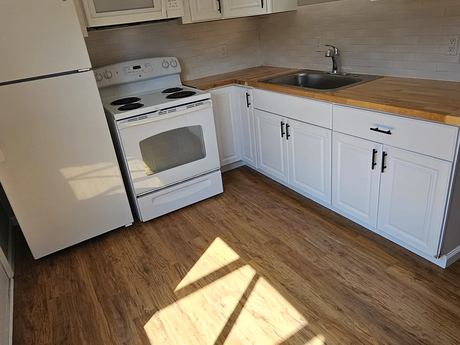 2 bed, 900 sqft, $1,800 — Photo 1