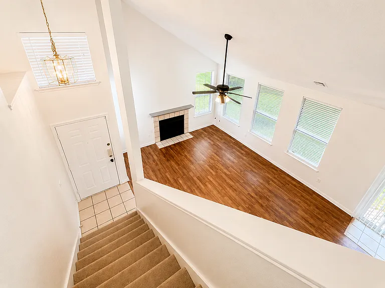 1012 Garden Trl — Photo 6