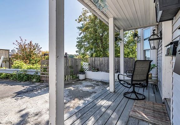 3rd image of 4 Avon Pl
